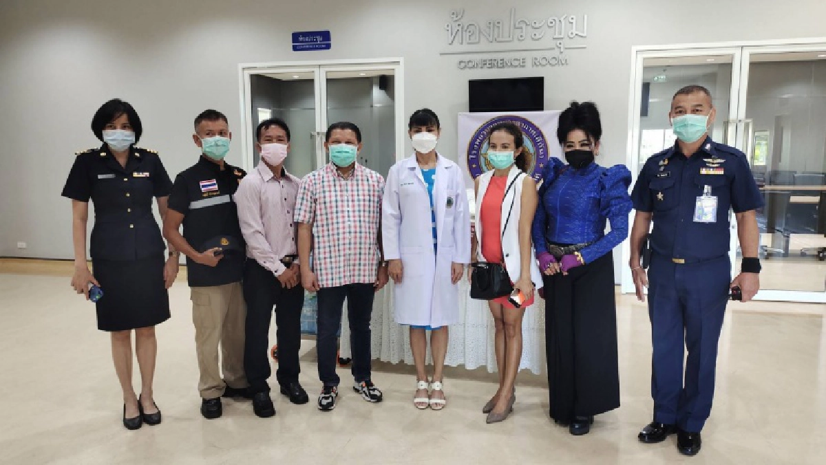 ชมรมวีรบุรุษแชมป์โลกไทย  ส่งมอบอาหาร-น้ำดื่มรพ.สนามสีกัน
