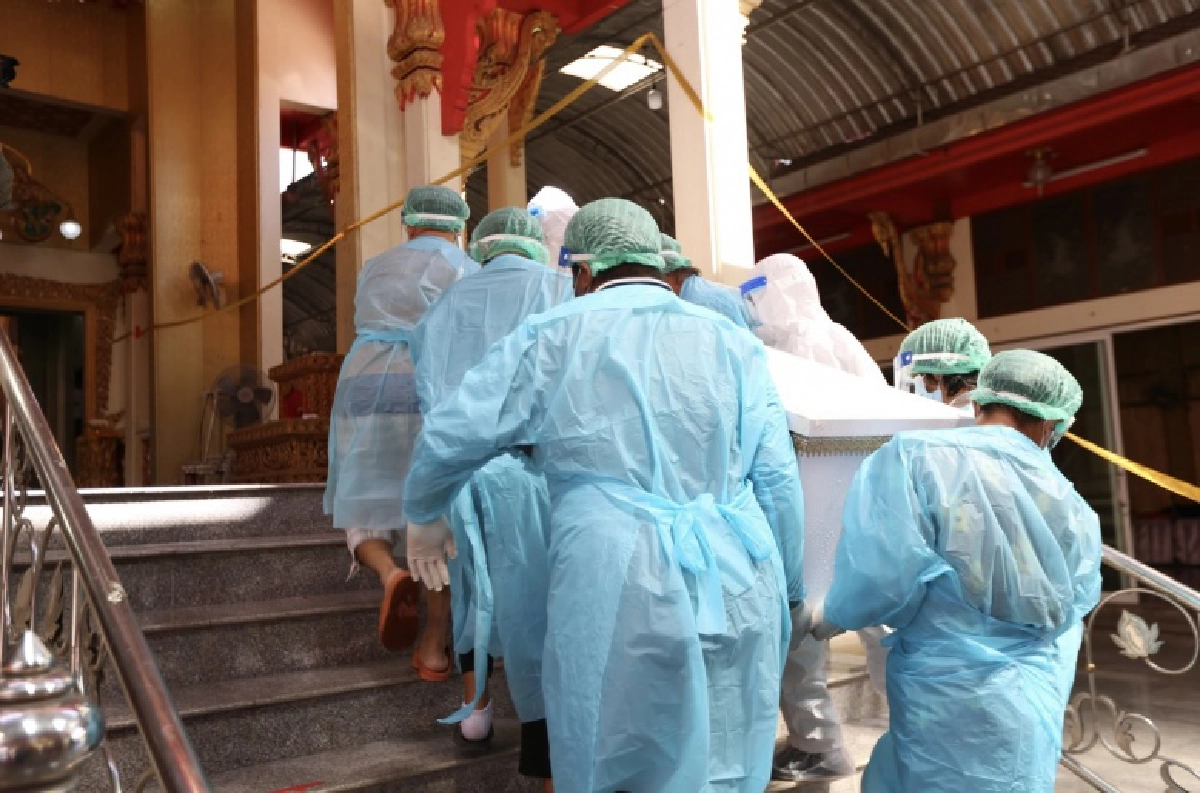 สุดเศร้า "วัดไผ่ล้อม" ทำพิธีเผาส่งวิญญาณสาวติดโควิดเสียชีวิตพร้อมลูกในท้อง 7 เดือน