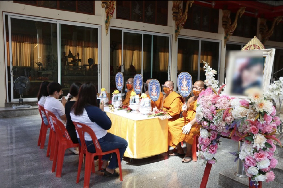 สุดเศร้า "วัดไผ่ล้อม" ทำพิธีเผาส่งวิญญาณสาวติดโควิดเสียชีวิตพร้อมลูกในท้อง 7 เดือน