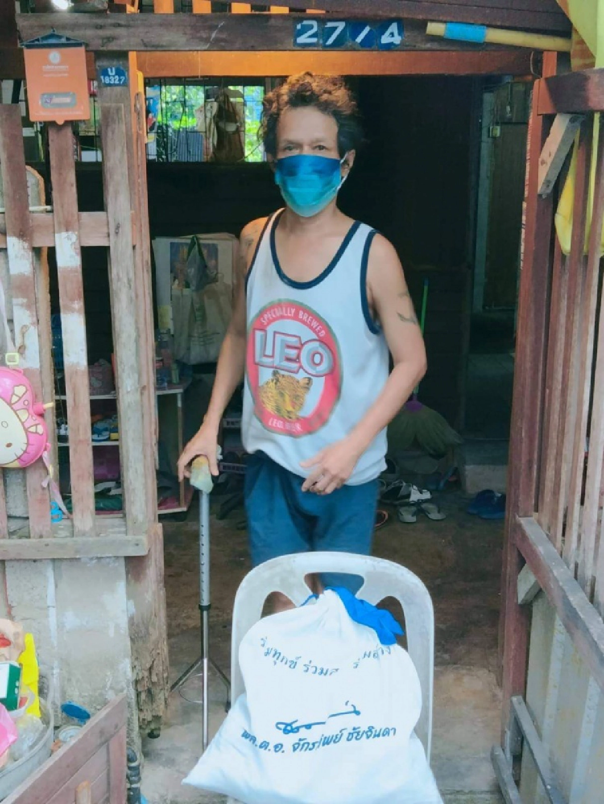 "พล.ต.อ.จักรทิพย์"ส่งตัวแทนมอบถุงยังชีพให้กับชมรมศิษย์เก่าโรงเรียนวัดราชโอรส