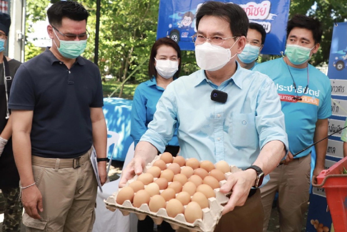 จุรินทร์ ลงพื้นที่ช่วยประชาชนและติดตามโครงการ "โมบายพาณิชย์ ลดราคา  ช่วยประชาชน" เขตลาดพร้าว 