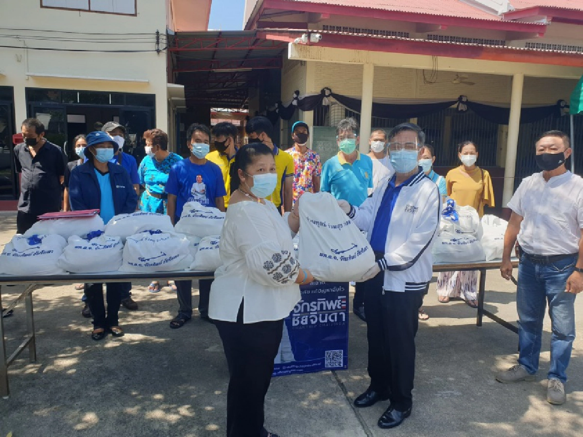 "พล.ต.อ.จักรทิพย์"ส่งตัวแทนมอบถุงยังชีพให้กับชมรมศิษย์เก่าโรงเรียนวัดราชโอรส