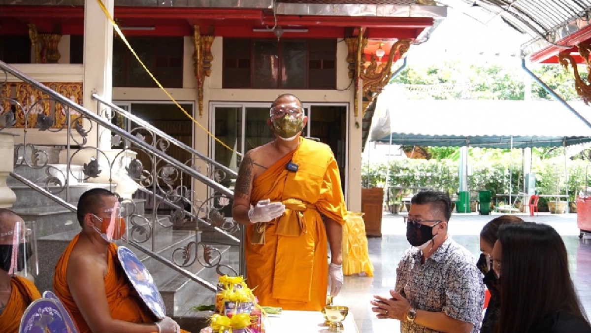 ดราม่าหน้าเมรุ เผาสาวก่อสร้าง ติดโควิด-19 หลวงพี่น้ำฝน ระดมเจ้าหน้าที่วัดไผ่ล้อมช่วยเผา โดดเดี่ยว (มีคลิป)