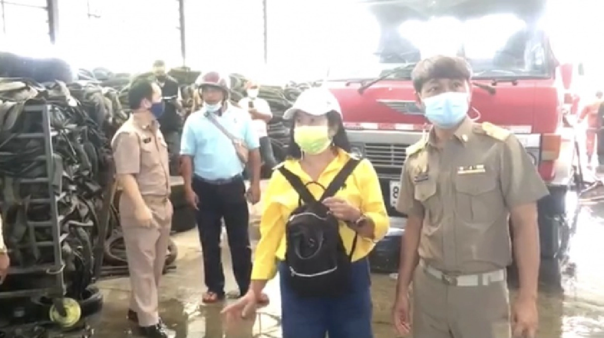ระทึก..เพลิงไหม้โกดังเก็บยางรถยนต์ (ชมคลิป)