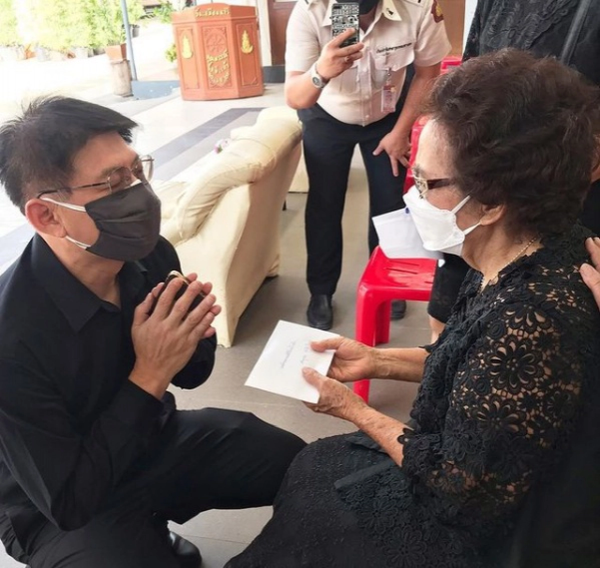 "สรยุทธ" อาลัย "พี่ยงค์" เจ้าหน้าที่เรือนจำที่คอยตบไหล่ในวันที่ลำบากที่สุดในชีวิต