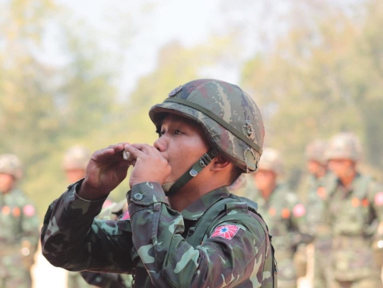  ลุกเป็นไฟ'กะเรนนี' รบพม่า