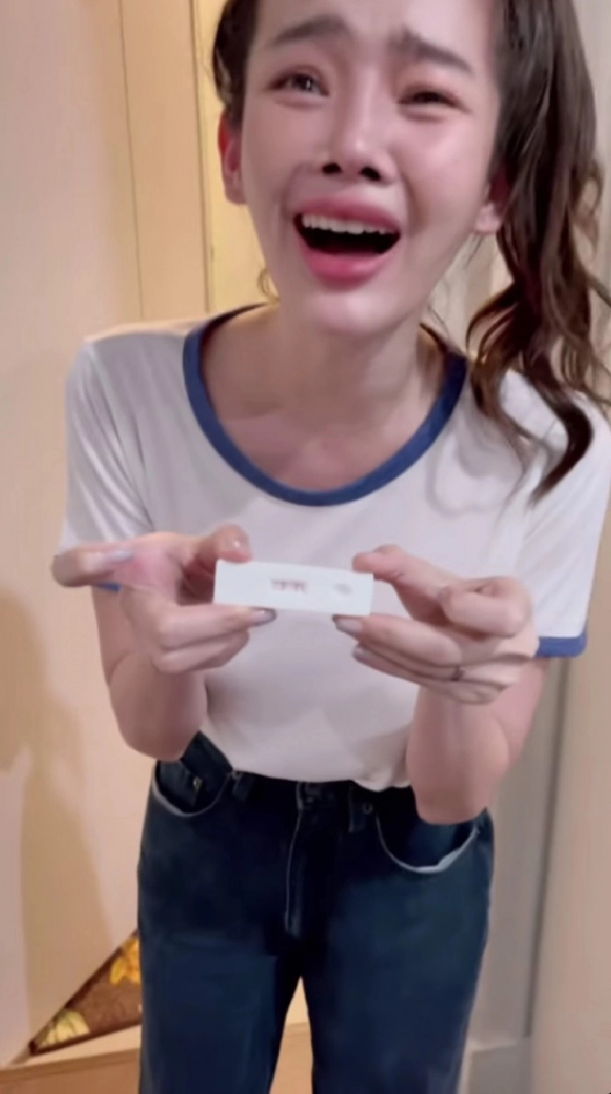 แซบทุกลุค "ปุ้มปุ้ย" อวดคลิปชุดไปฝากครรภ์ 