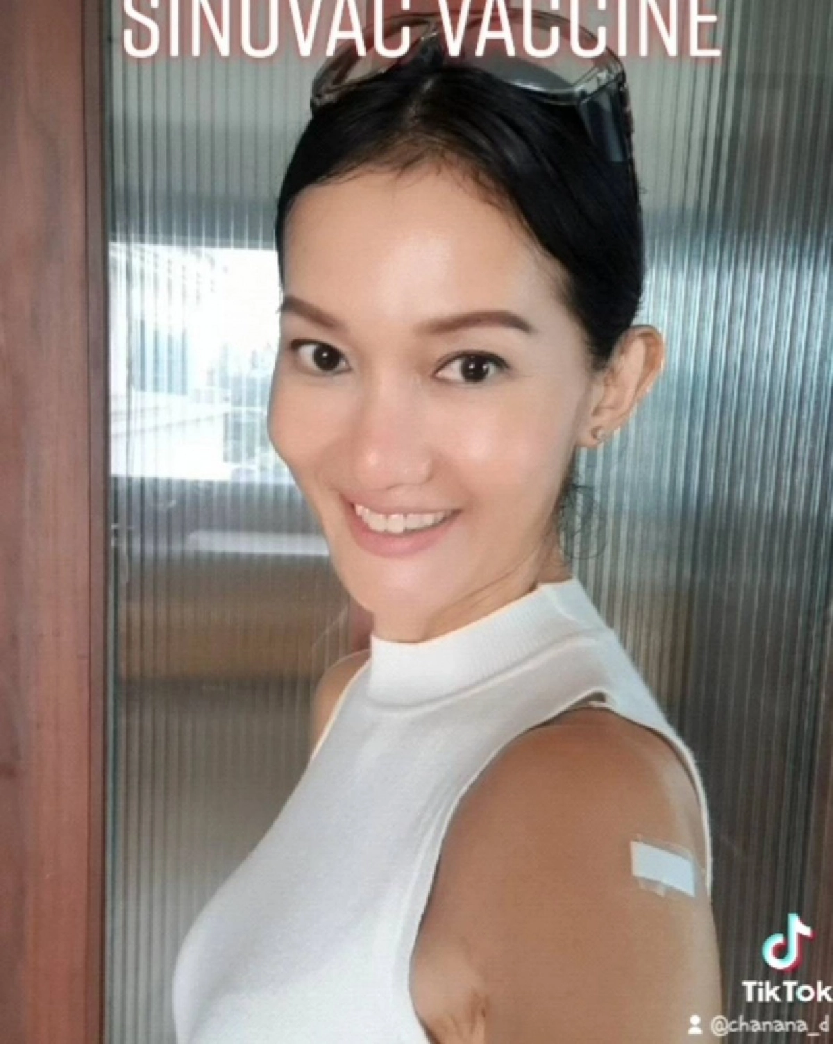 "ดี้ ชนานา"  ฉีดซิโนแวค เข็มแรก ลั่นอย่ากลัวแบบไร้สาระ