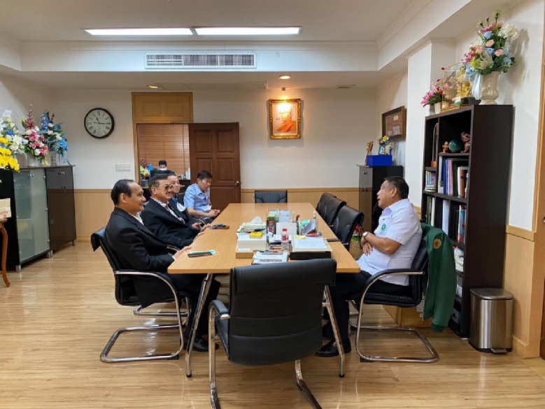 รู้จัก 'นายกสมนึก'  ต้นคิดวัคซีนประชานิยม