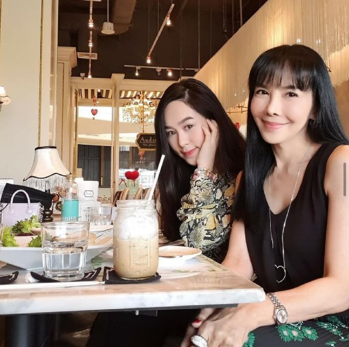 สุดทน \"น้ำตาล\" ลูกสาว \"ตั๊ก มยุรา\" โพสต์แฉอดีตสามี