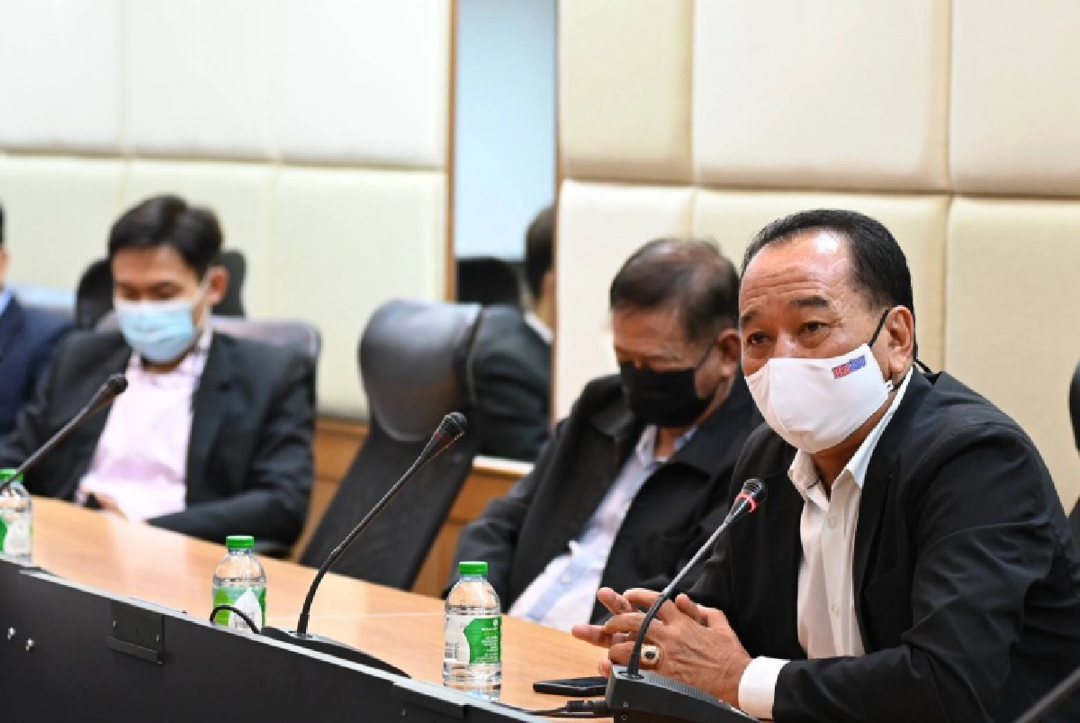 รมว.ท่องเที่ยวและกีฬารับลูกหาวัคซีนโควิดให้คนวงการมวย  