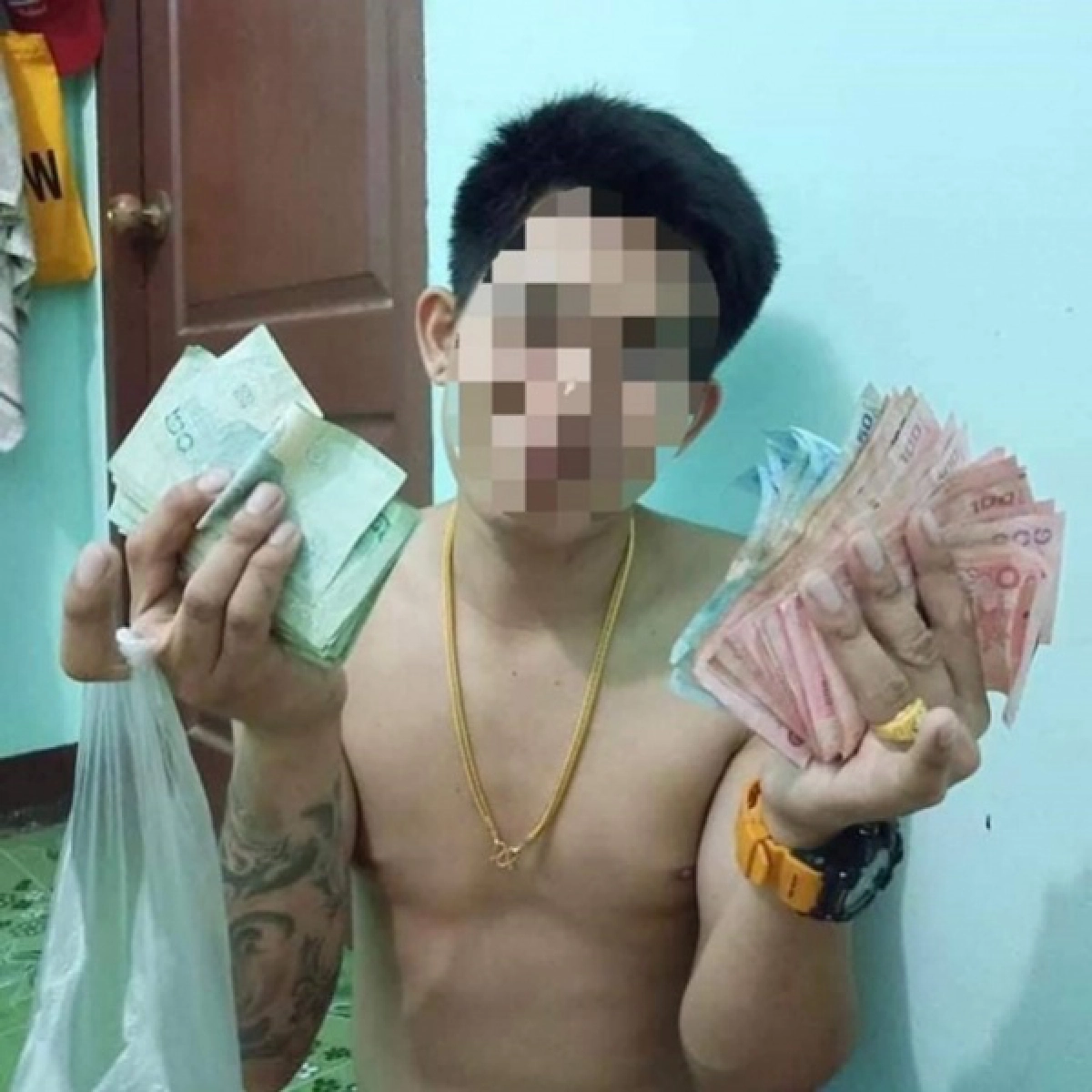 'พ่อ-แม่' เคลียร์ดราม่า ใช้ลูกสาวร้องเพลงเปิดหมวก แต่โพสต์ชีวิตหรูอวดรวย 