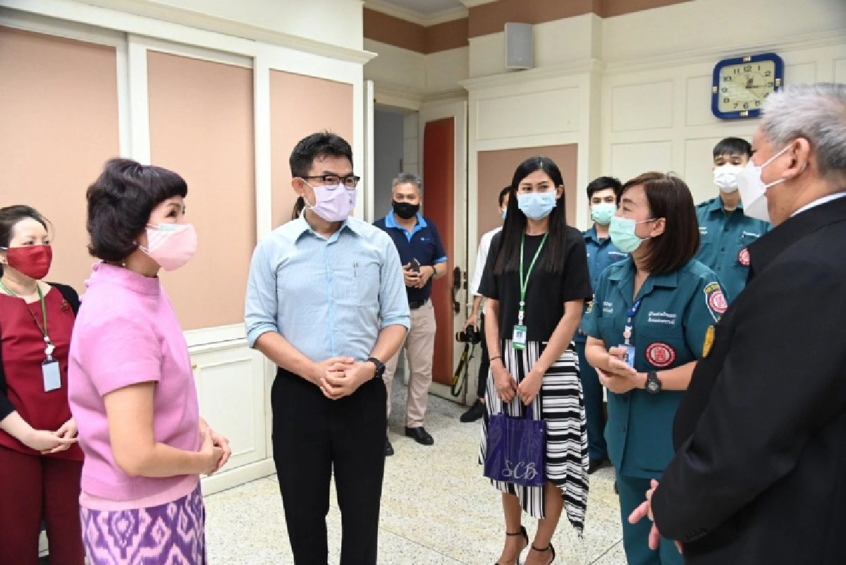 'มูลนิธิป่อเต็กตึ๊ง'ลงพื้นที่ส่งต่อน้ำใจไทย มอบเครื่องช่วยหายใจ แก่รพ.สมุทรปราการ สู้ภัยโควิด-19