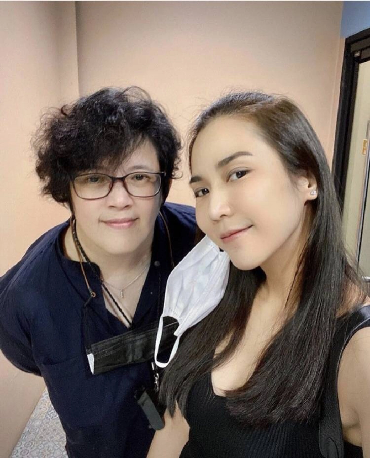 ด่วน ไม่รอด "อาบี" อดีตผู้จัดการ "จั๊กจั่น อคัมย์สิริ" โดนจับตัวดำเนินคดีแล้ว
