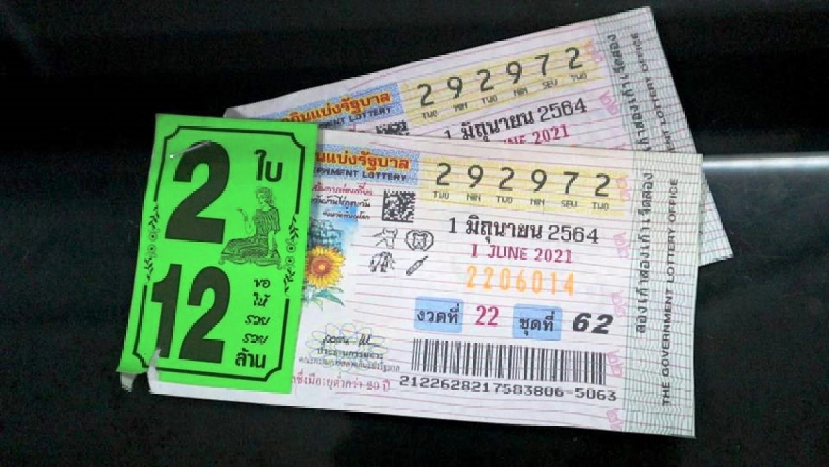 เชื่อปู่พญานาคให้โชค สาวซื้อลอตเตอรี่เหลือ 2 ใบสุดท้าย ดวงเฮงคว้ารางวัลที่ 1 รวย 12 ล.