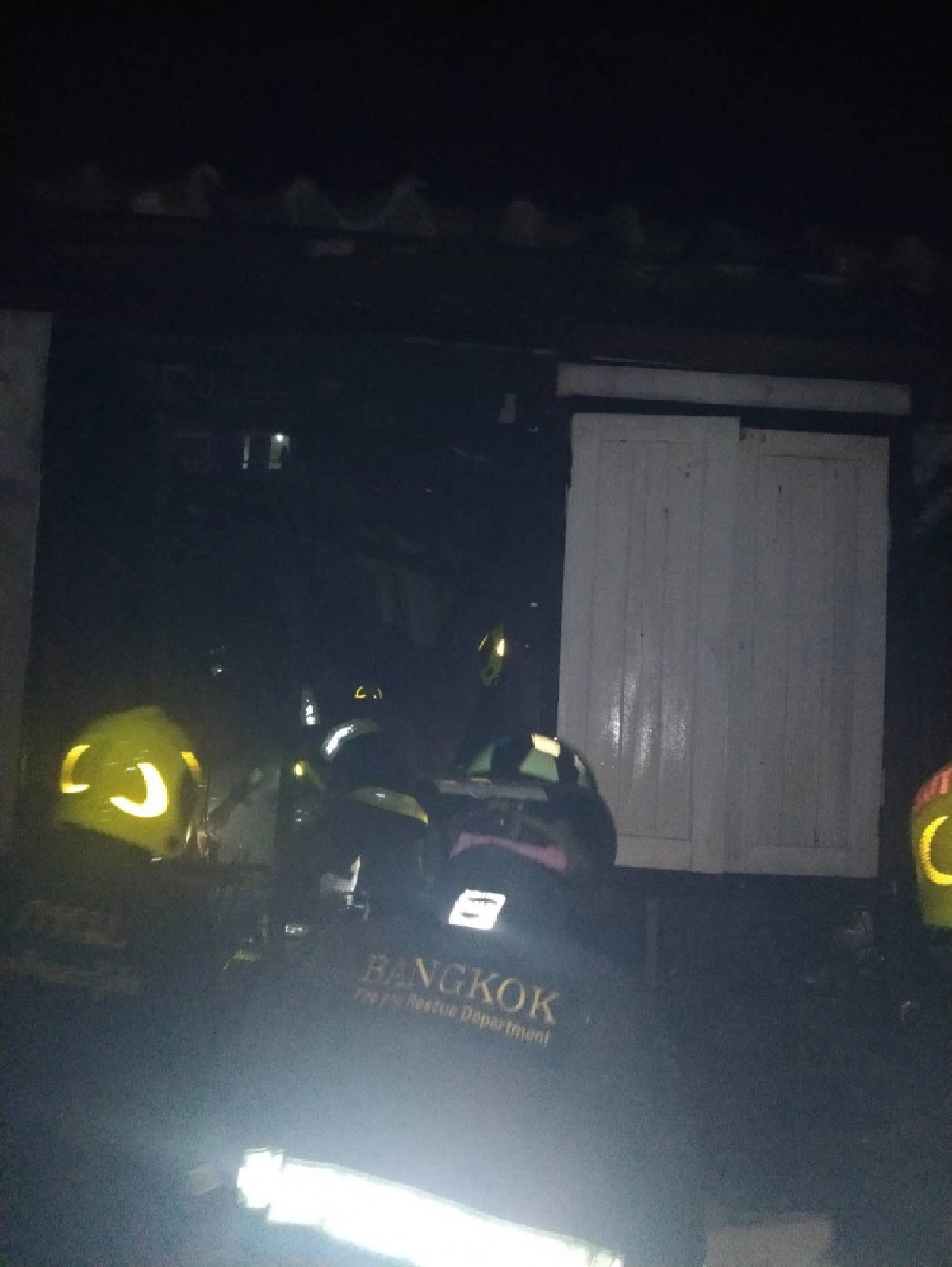 ด่วน ..ไฟไหม้ชุมชนรัชดา 36 ดับ 3 ราย