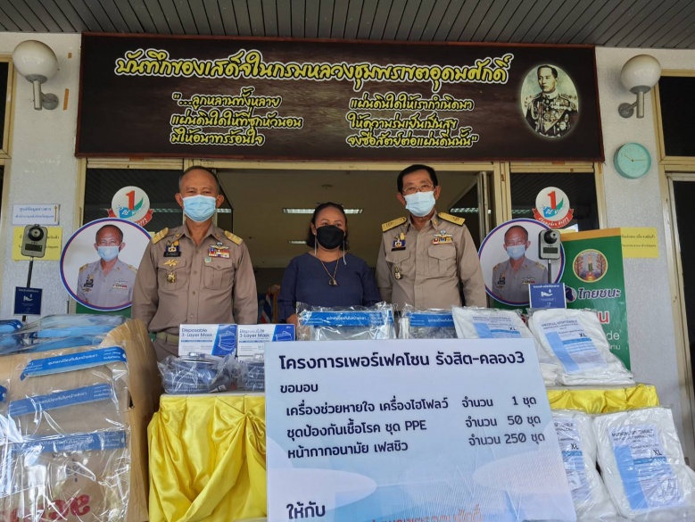 "ส.ว.ไพฑูรย์  หลิมวัฒนา" มอบอุปกรณ์ทางการแพทย์ เพื่อส่งต่อให้เจ้าหน้าที่.ในการปฏิบัติงาน