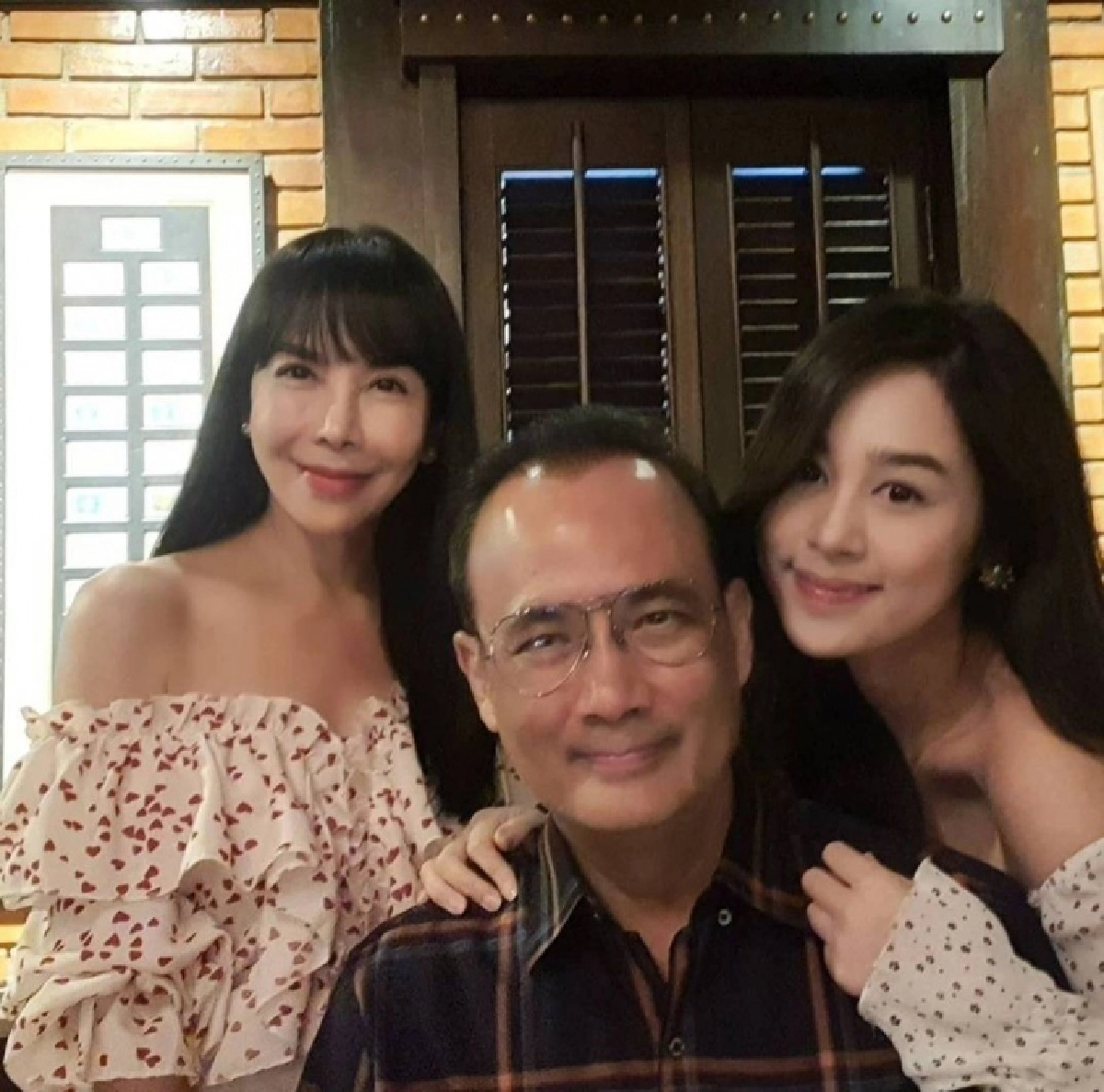 "ตั๊ก มยุรา" ห่วงลูกสาวบุญธรรม ตามคอมเมนต์ให้กำลังใจหลังเลิกอดีตสามีไม่ดี  