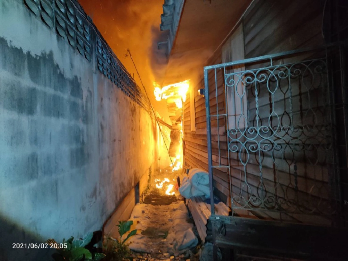 ด่วน ..ไฟไหม้ชุมชนรัชดา 36 ดับ 3 ราย