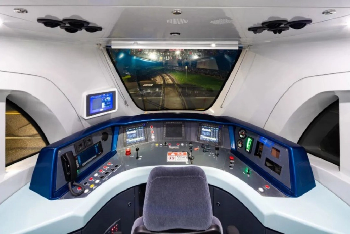 เผยโฉม "รถรางไฟฟ้า 2 ชั้น" ฝีมือจีน วิ่งฉิว 200 กม./ชม.