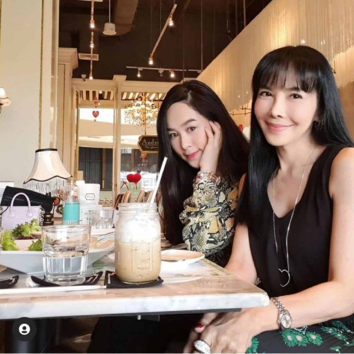 "ตั๊ก มยุรา" ห่วงลูกสาวบุญธรรม ตามคอมเมนต์ให้กำลังใจหลังเลิกอดีตสามีไม่ดี  