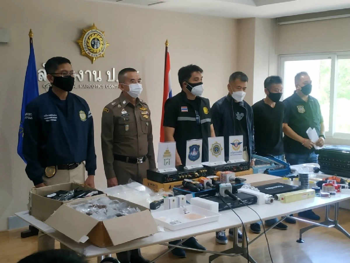 จับหนุ่มซุกไอซ์3กก.ในเครื่องเสียงส่งสิงคโปร์ (มีคลิป)