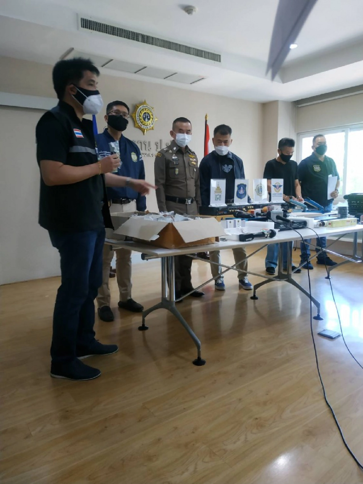 จับหนุ่มซุกไอซ์3กก.ในเครื่องเสียงส่งสิงคโปร์ (มีคลิป)