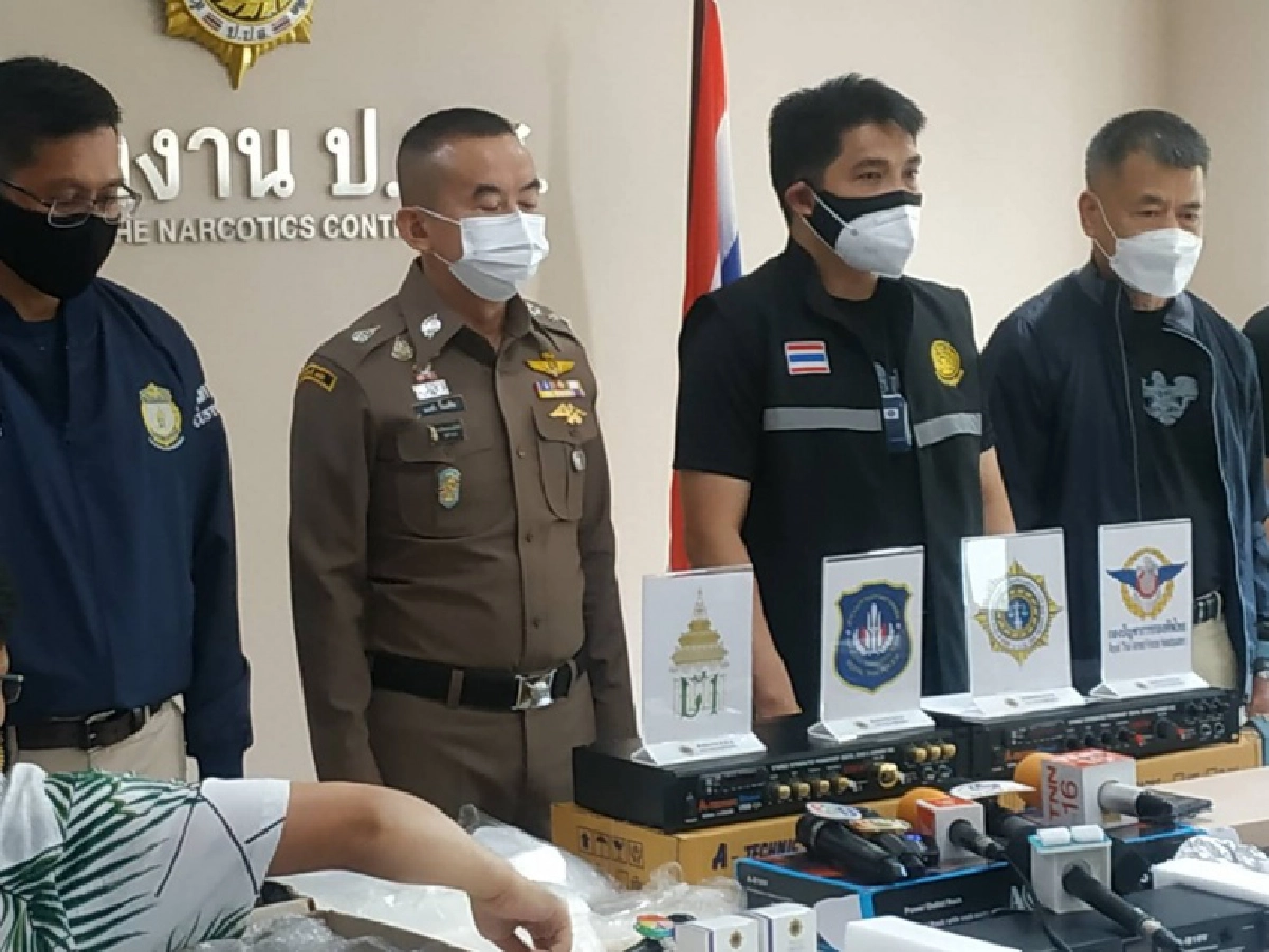 จับหนุ่มซุกไอซ์3กก.ในเครื่องเสียงส่งสิงคโปร์ (มีคลิป)