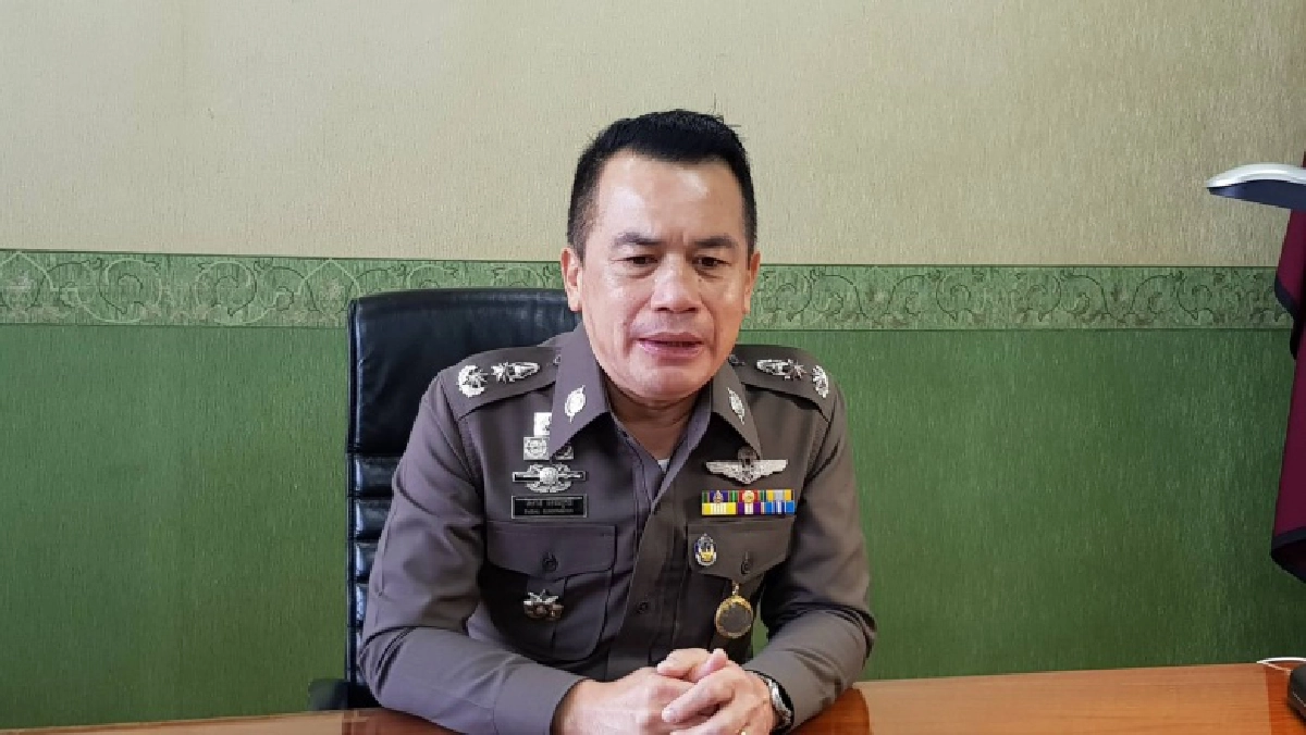 รอง ผบช.ภ.3 เตือน ตร.อย่าประมาท หลังผู้ต้องหายาเสพติด เครียด สาวหมัดใส่พนักงานสอบสวน  (มีคลิป) 