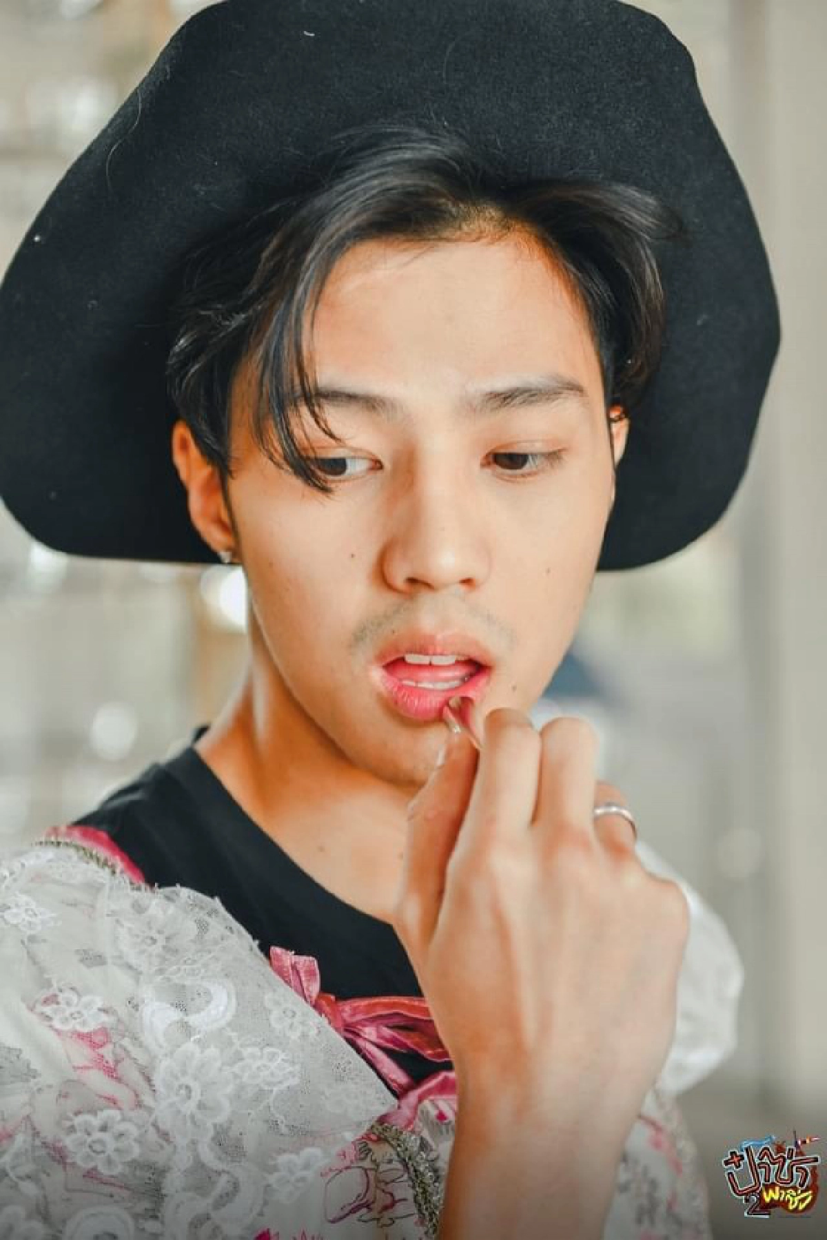  "แบงค์ ธิติ" โพสต์ภาพแต่งหญิง พร้อมแคปชั่นสุดยียวน..ถ้าฉันรวยจะสวยให้ดู 