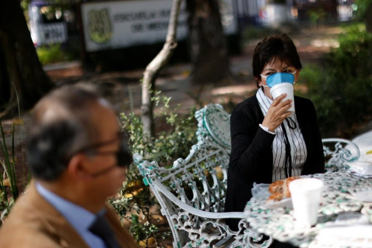 สักอันมั้ย แมสก์จิ๋วปิดจมูกกันโควิด สะดวกเวลากินอาหารร่วมกับคนอื่น