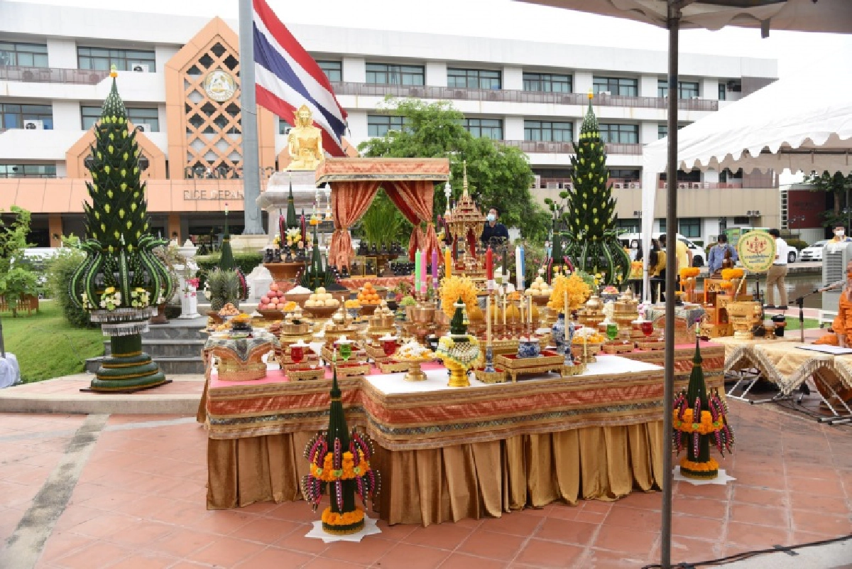 กรมการข้าว มอบโชค เป็นขวัญกำลังใจ ผู้เข้าร่วมงานวันข้าวและชาวนาฯ 