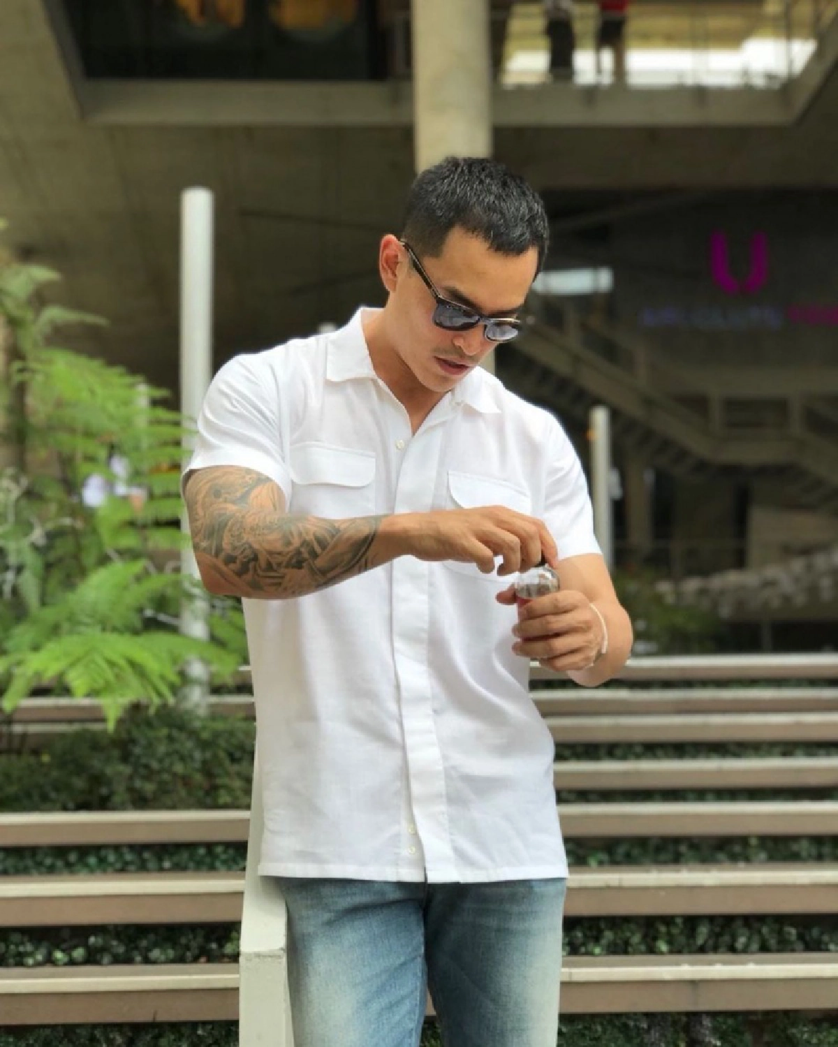 แกงตัวเองเก่ง "สงกรานต์" กอดอกยิ้ม บอกยังอยู่ดี หลังมีข่าว "ลุงพล" ถูกจับ