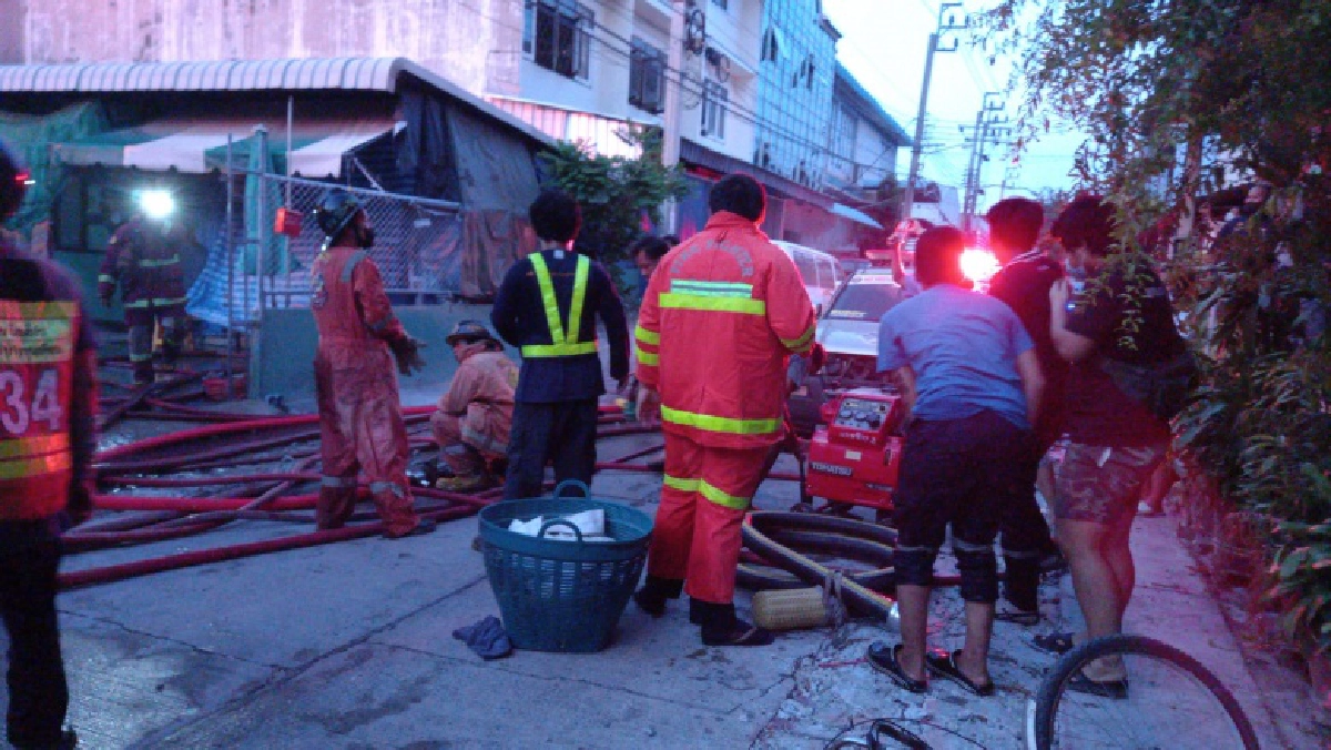 พิสูจน์หลักฐาน ตรวจโรงงานทินเนอร์ ถูกไฟไหม้
