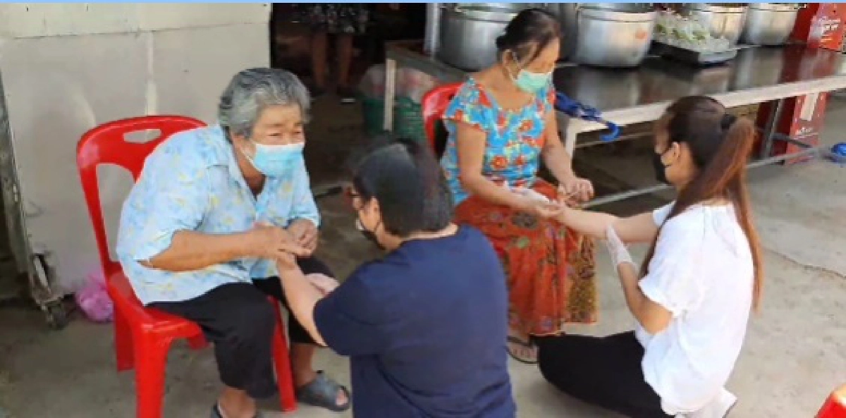 ดาราสาว นก อุษณีย์ เคลื่อนไหวแล้ว ทำบุญเสริมกำลังใจที่โคราช