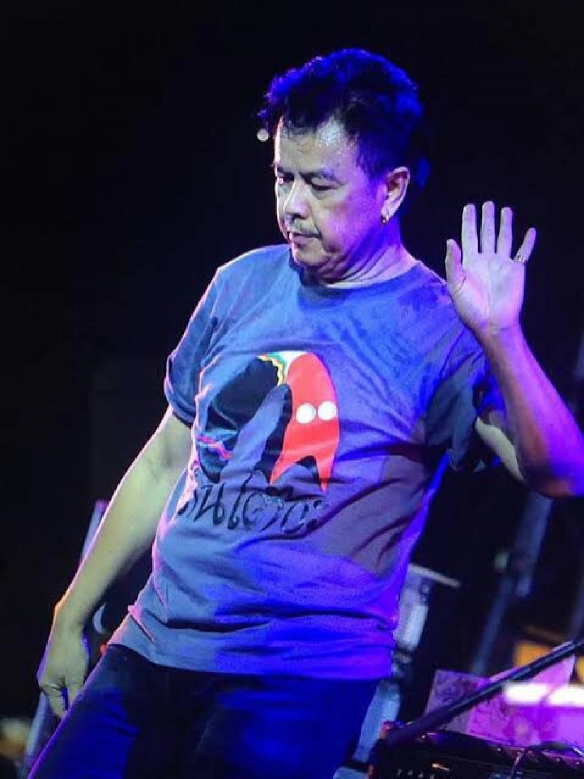 "น้าหมู พงษ์เทพ" โพสต์สงสัย หลังถูกเลื่อนฉีดวัคซีนป้องกันโควิด
