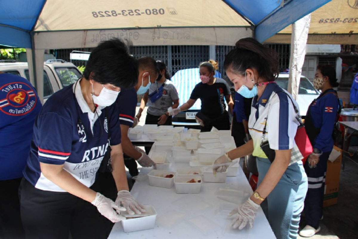 \"ธรรมนัส\" ห่วงใย แบ่งปันอาหาร 1,500 กล่องให้ ปชช.เพื่อบรรเทาความเดือดร้อนจากโควิด-19