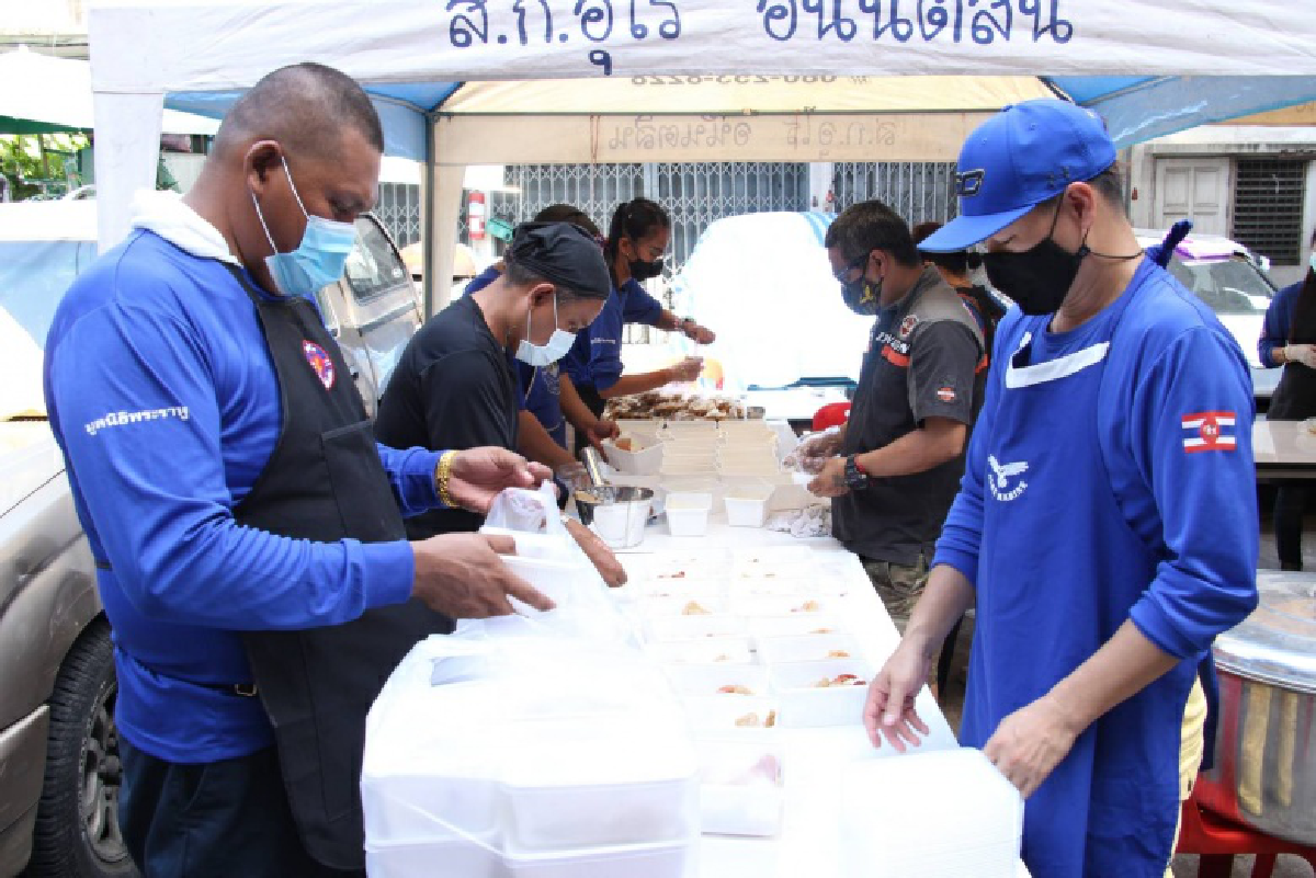 \"ธรรมนัส\" ห่วงใย แบ่งปันอาหาร 1,500 กล่องให้ ปชช.เพื่อบรรเทาความเดือดร้อนจากโควิด-19