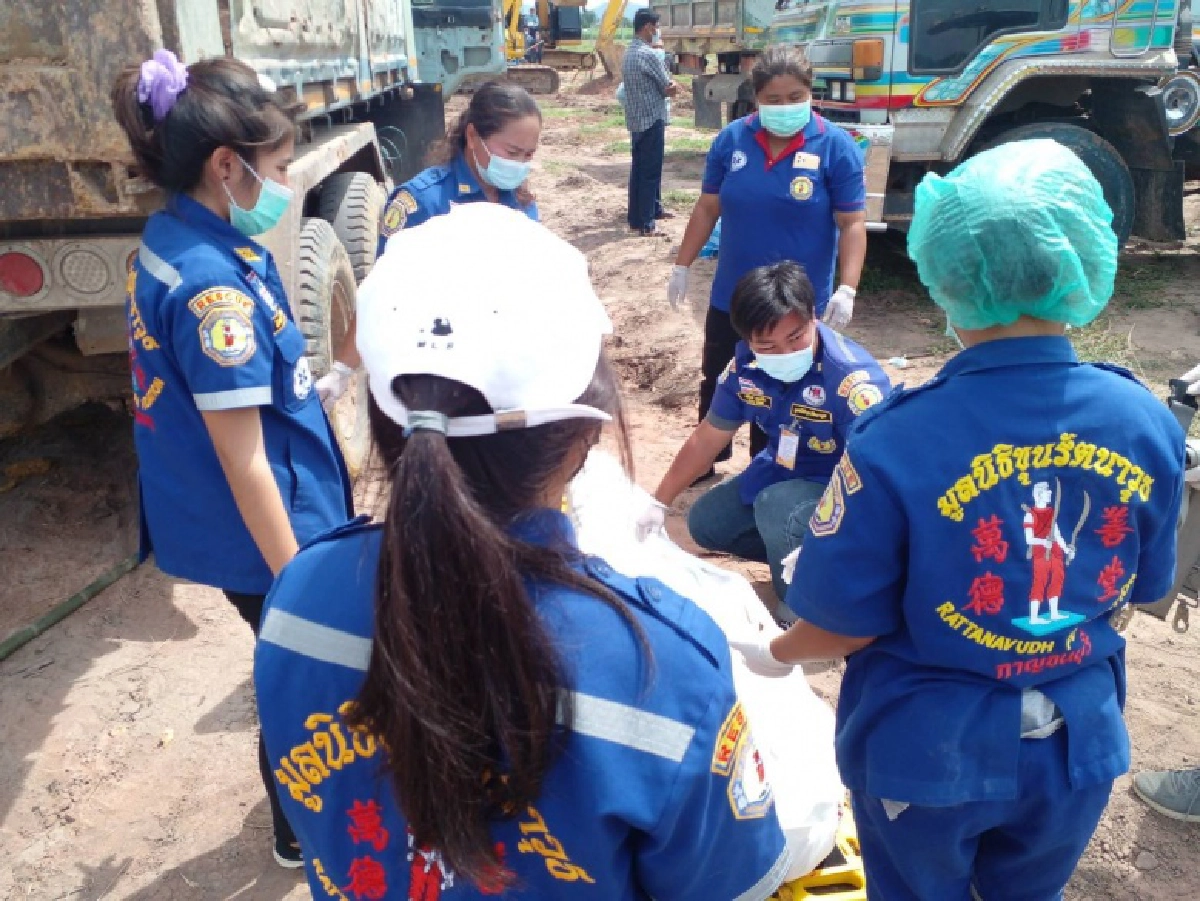 สลด..สิบล้อไหลทับคนขับขณะซ่อมรถเสียชีวิตคาที่