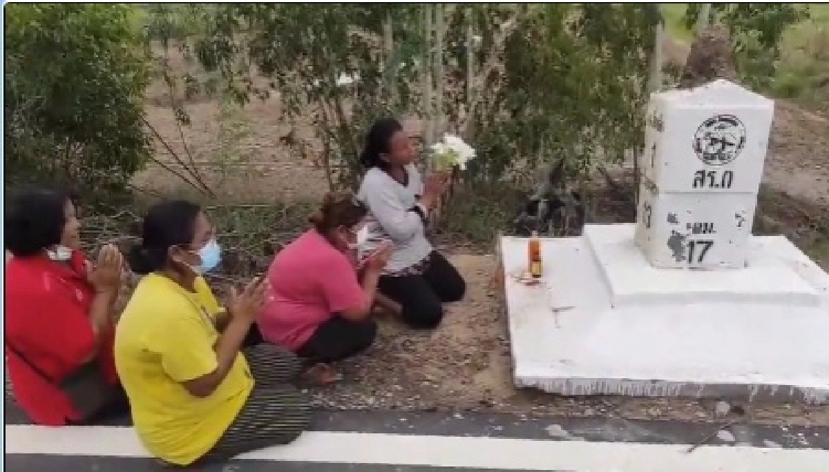 ถูกมาแล้ว 2 งวด "จอมปลวก" บนหลักกิโล คอหวยไม่พลาด แห่ขอเลขเด็ด 