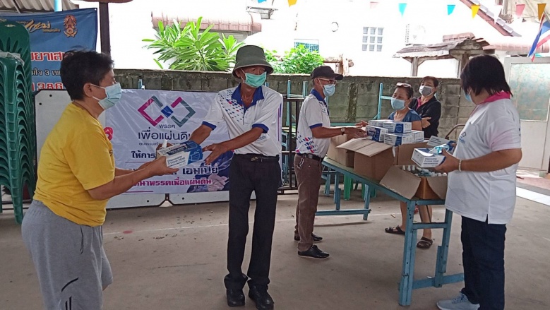 "พรรคเพื่อแผ่นดิน" ระดมแจกจ่ายอุปกรณ์สู้โควิดให้ชาวดอนเมืองอีกรอบ จำนวนกว่า1หมื่นชุด
