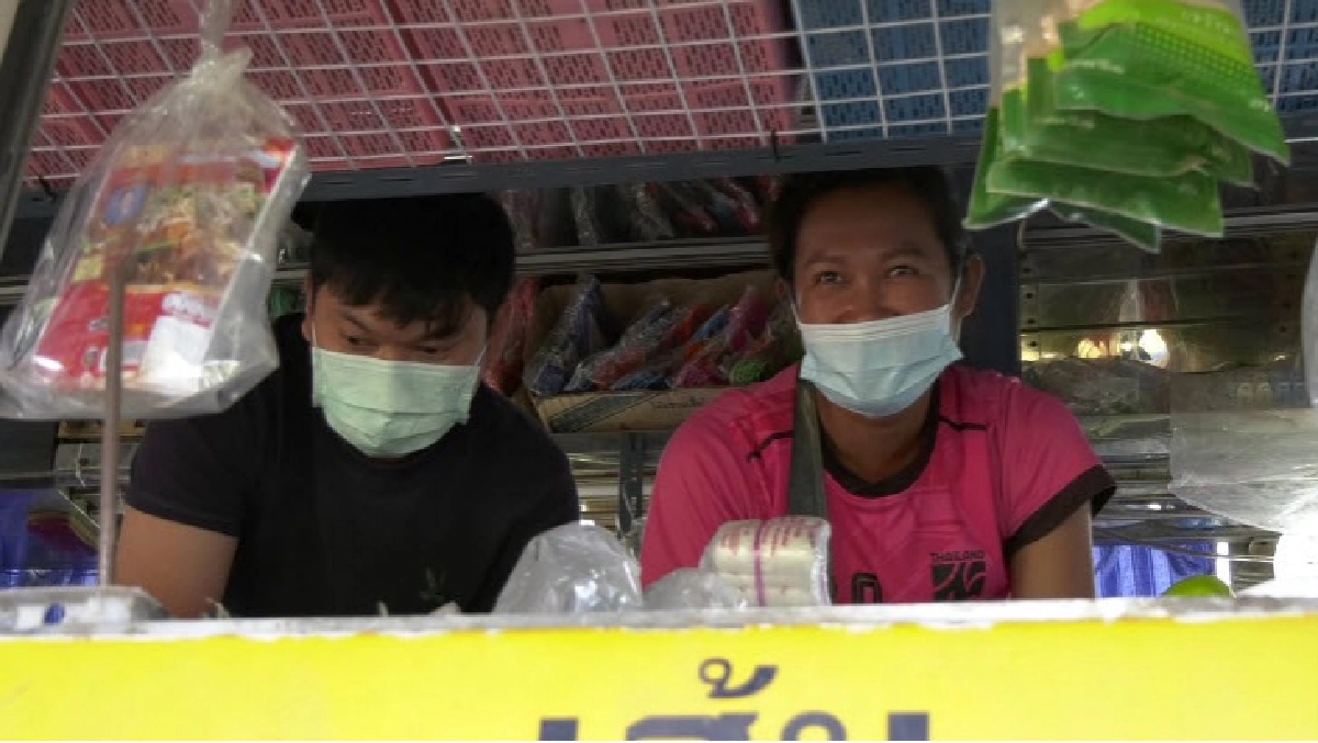 ไอเดียเจ๋ง  ผัวเมียโคราช แปลงรถนักเรียนเก่า เป็น "บัสซูเปอร์มาร์เก็ต " พลิกชีวิต