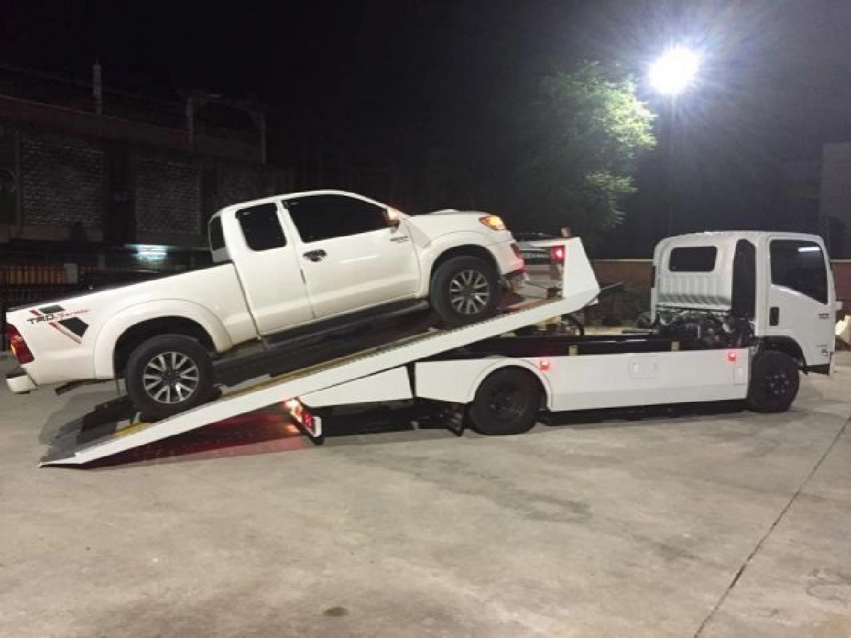 หลายคนไม่รู้.."วิธีขับรถลุยน้ำท่วม" อย่างไร ให้ปลอดภัย สบายใจเครื่องไม่ดับ