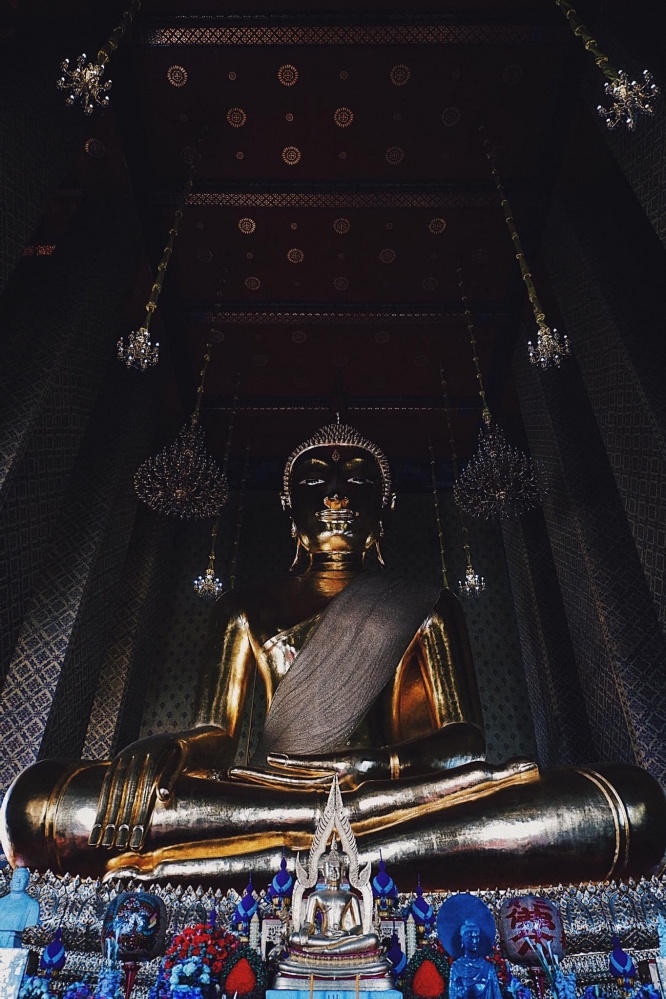 ไหว้พระเสริมมงคล ย่านฝั่งธน ยลองค์ "พระปฏิมา" คู่แผ่นดิน 