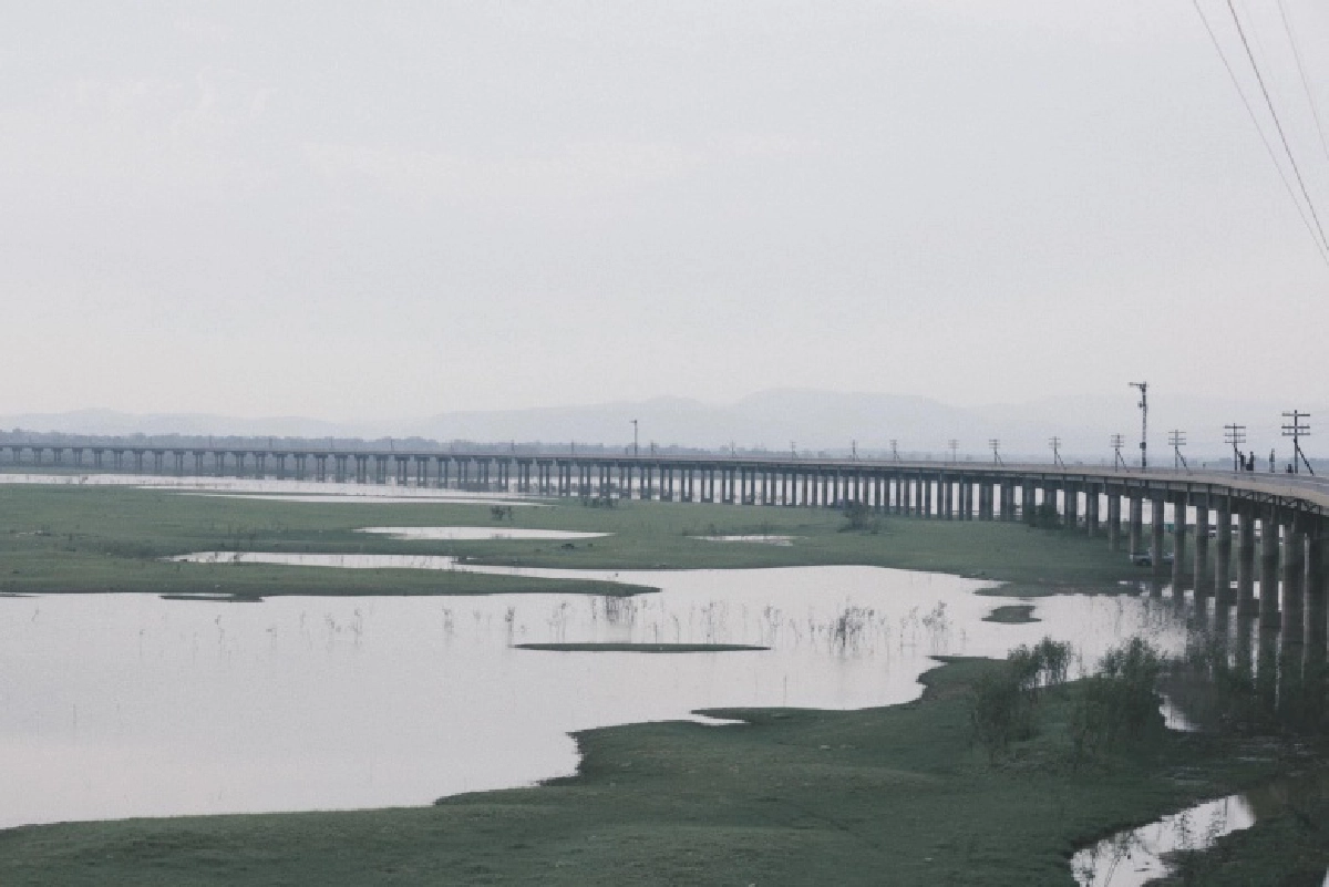 ญี่ปุ่นทิพย์ "รถไฟลอยน้ำ" พนังกั้นน้ำโคกสลุง 