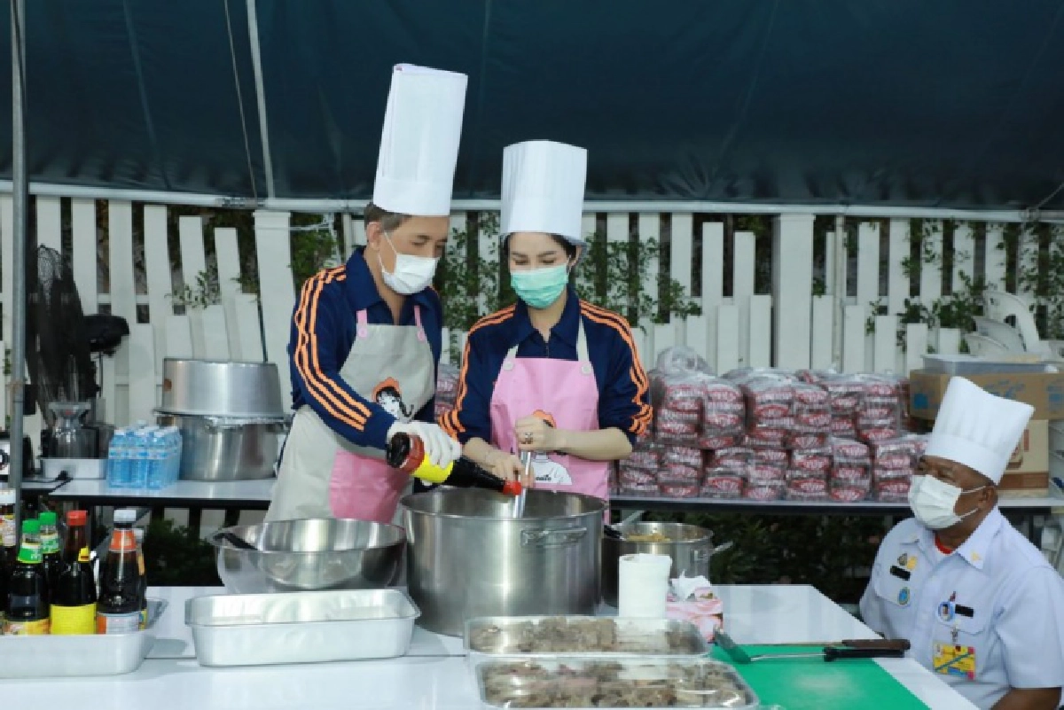 โรคโควิด-19, โควิด-19, พระบาทสมเด็จพระเจ้าอยู่หัว, อาหารพระราชทาน