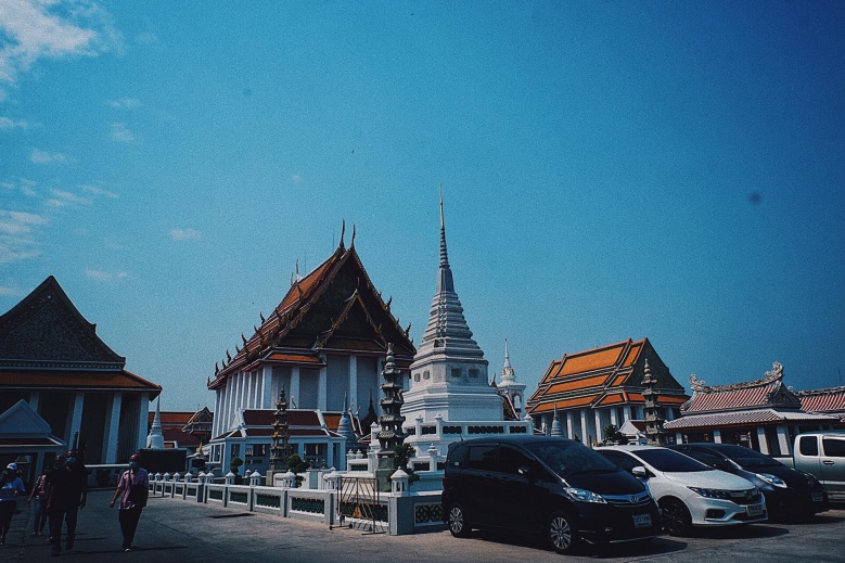 ไหว้พระเสริมมงคล ย่านฝั่งธน ยลองค์ "พระปฏิมา" คู่แผ่นดิน 