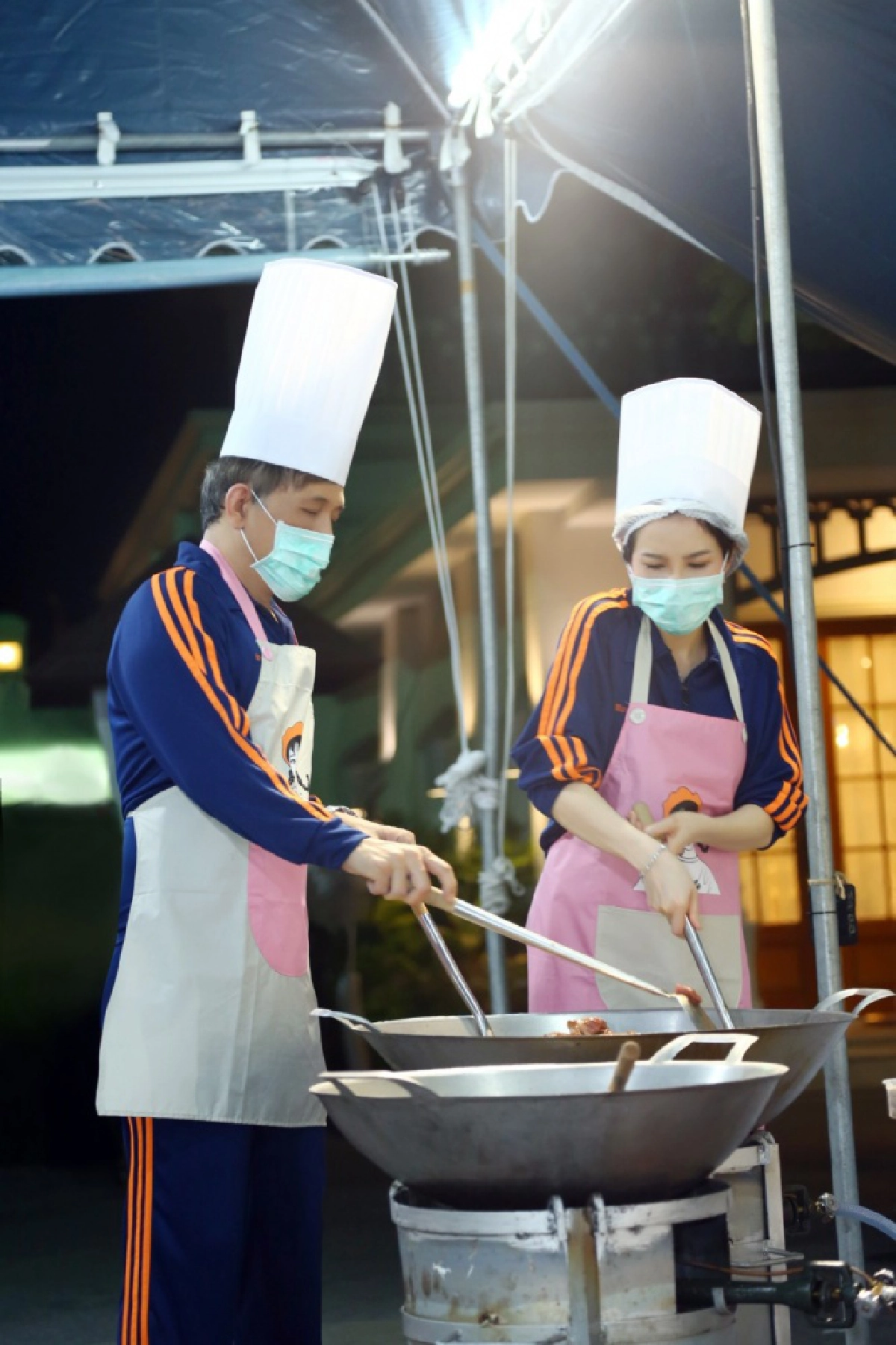 โรคโควิด-19, โควิด-19, พระบาทสมเด็จพระเจ้าอยู่หัว, อาหารพระราชทาน