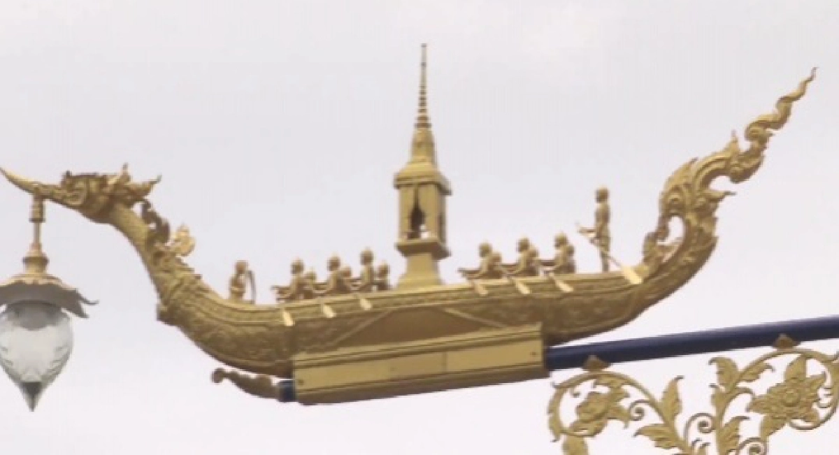 โผล่อีก เสาไฟรูป "เรือสุวรรณหงส์" ต้นละ 8 หมื่น