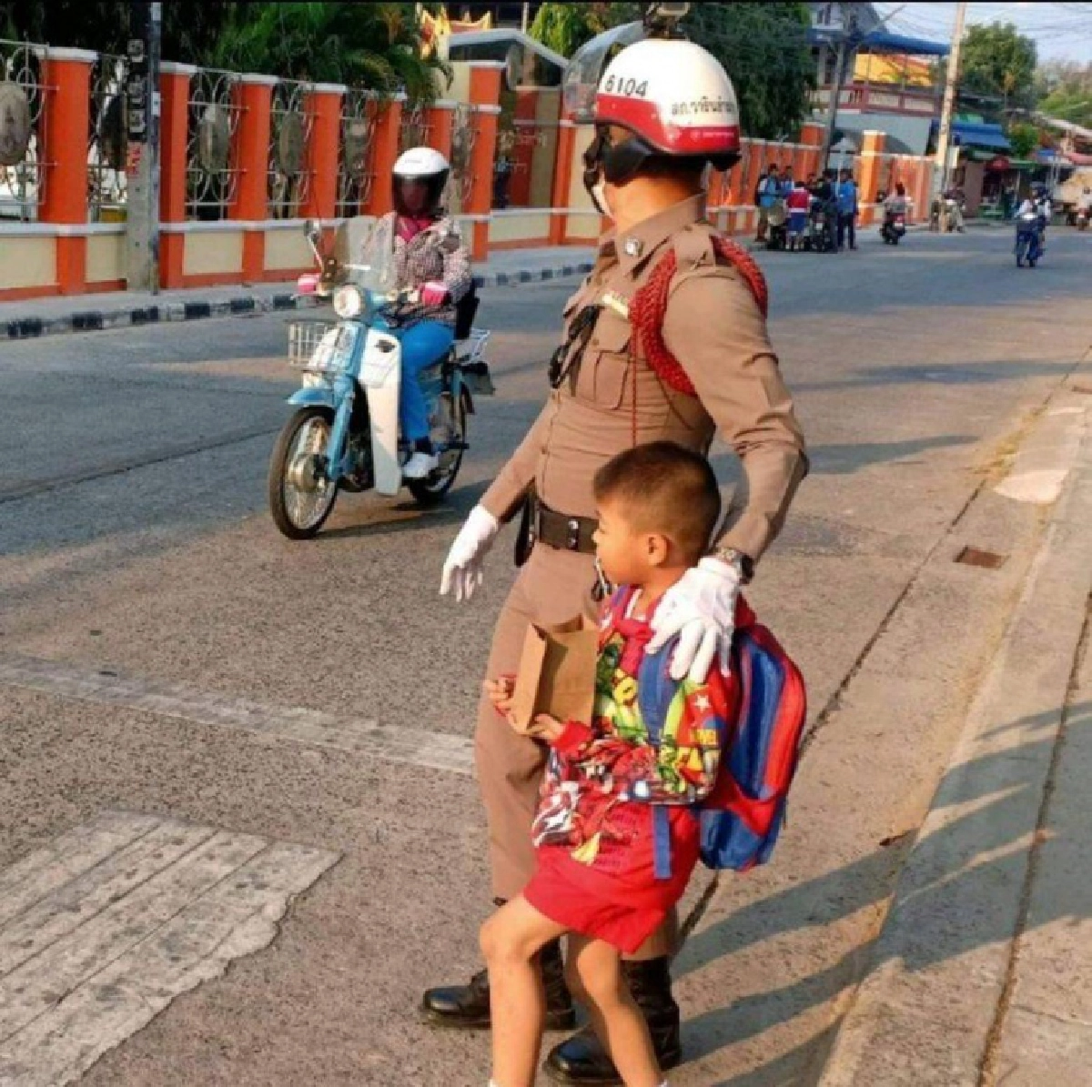 ตร. กําชับมาตรการดูแลความปลอดภัย และเตรียมความพร้อมอํานวยความสะดวกด้านจราจรช่วง "เปิดภาคเรียน"